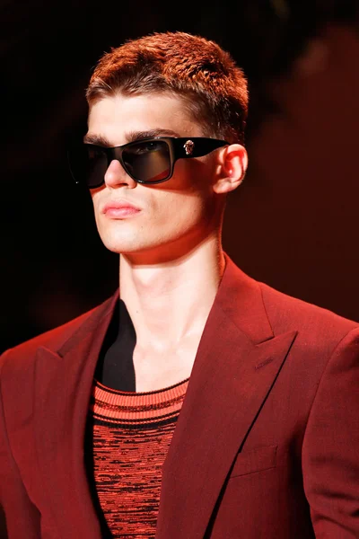 Look 75